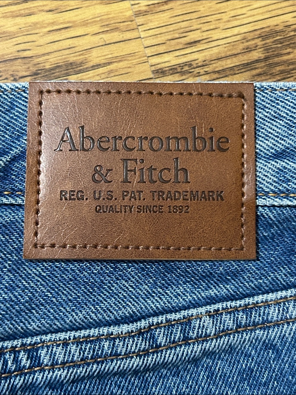 NWT Abercrombie & Fitch Baggy Jeans - Picture 5 of 11